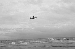 வானில் சிறிய வகை விமானம்: 
மக்களுக்கு அச்சம் வேண்டாம்! - ஆட்சியா் தகவல்