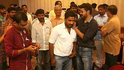 'பைரவா' வெற்றி: படக்குழுவினருக்கு விஜயின் 'சர்ப்ரைஸ்'!