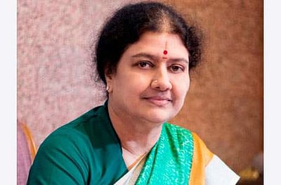 மும்பையில் இருக்கிறார் ஆளுநர்: தமிழக முதல்வராக சசிகலா பதவியேற்பு எப்போது?