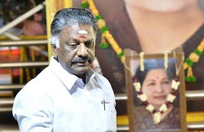 சசிகலா எதிர்ப்பு: அம்மா சமாதி முதல் பெரியகுளம் வரை பேச்சு மாறாத பன்னீர்செல்வம்!