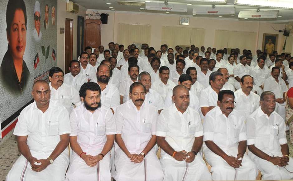 சட்டமன்ற உறுப்பினர்கள் தலைமறைவு, நாட்டுக்கு அவமானம்!