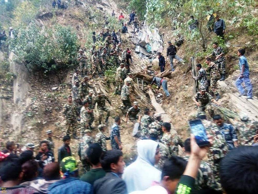 நேபாளத்தில் பள்ளத்தில் பேருந்து கவிழ்ந்து விபத்து: 26 பேர் பலி! 