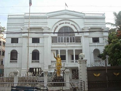 அதிமுக மாவட்ட செயலாளர்கள் அவசர கூட்டம் நாளை நடைபெறுகிறது