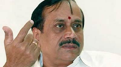 பாஜக மூத்த தலைவா் ஹெச்.ராஜா 
மருத்துவமனையில் அனுமதி 