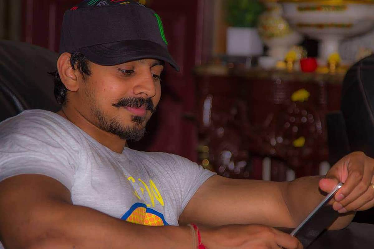 பிரபல கார் பந்தய வீரர் விபத்தில் பலி: தீப்பிடித்து எரியும் காரின் வீடியோ