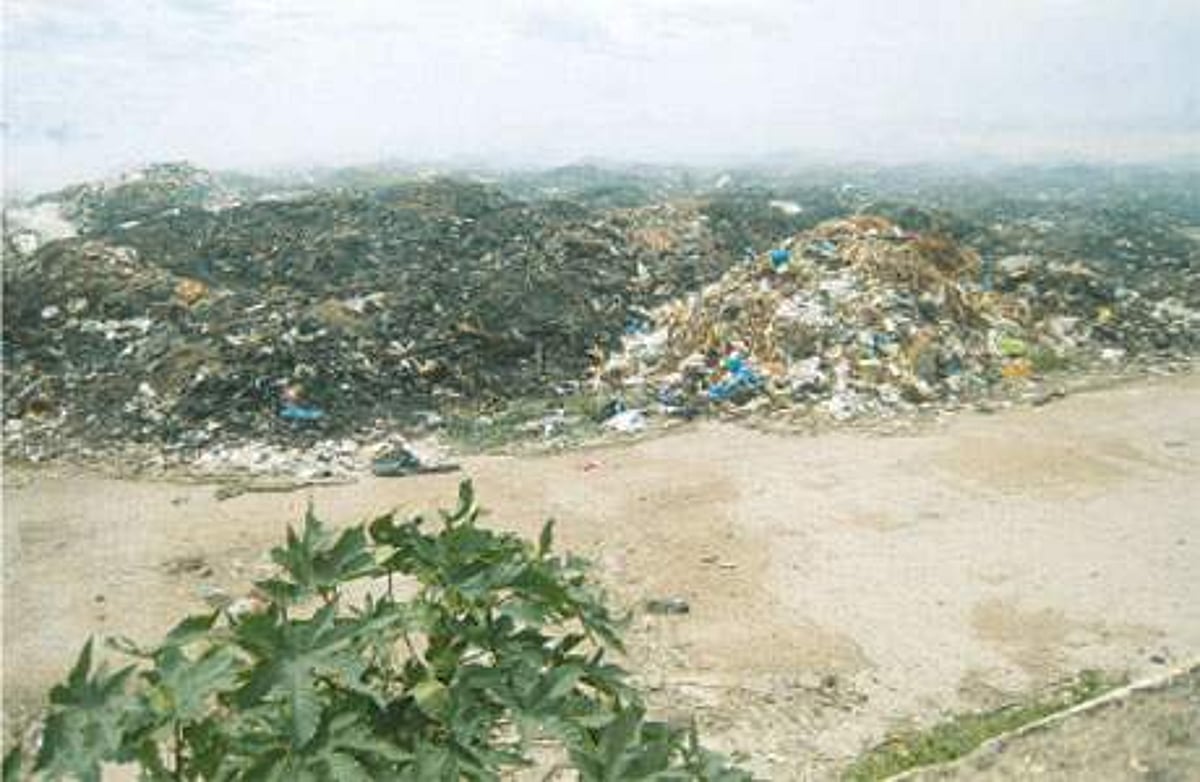 மதுராந்தகம் நகராட்சியில் திடக்கழிவு மேலாண்மை பணிகள் முடக்கம்: மலைபோல் குவிந்து கிடக்கும் குப்பைகள்