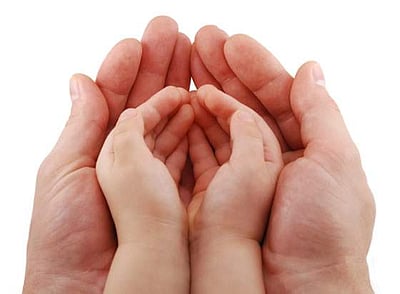 குழந்தைகளை தொடாதீர்கள்! அவர்கள் விளையாட்டு பொம்மைகளல்ல!