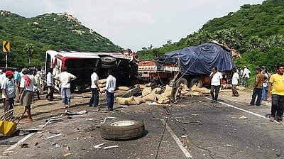 சாலை விபத்தில் தமிழகம்தான் நம்பர் ஒன்: தடுப்பது எப்படி? 