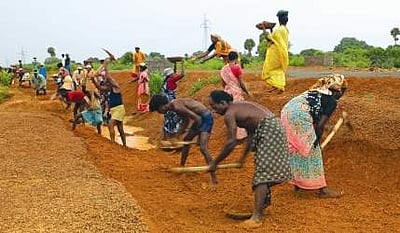 கழிப்பறை இல்லையா? 100 நாள் வேலை திட்டத்தில் வேலை இல்லை! திட்ட இயக்குனருக்கு உயர் நீதிமன்றம் சம்மன் 