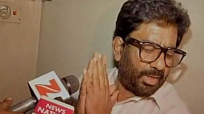 விமானத்தில் இடம் கிடையாது; ரெயிலிலும் மக்களுக்கு பயந்து பாதியில் 'எஸ்கேப் ' ஆன சிவசேனா எம்.பி!