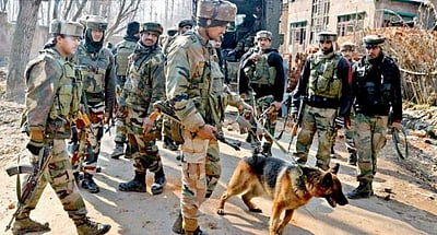 காஷ்மீரில் அமைச்சர் வீட்டின் மீது பயங்கரவாதிகள் தாக்குதல்