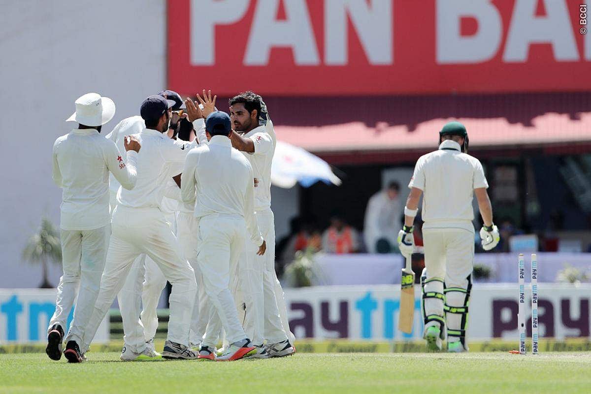 டெஸ்ட்: இந்தியா அதிரடியான பந்துவீச்சு! ஆஸி. அணி தடுமாற்றம்!