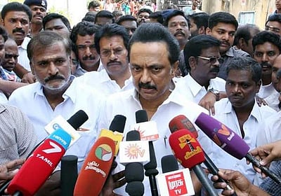 முதல்வர் முதல் அமைச்சர்கள் வரை ஆர்.கே. நகரில் பணத்தையும், தங்கத்தையும் பட்டுவாடா செய்து வருகிறார்கள்: மு.க. ஸ்டாலின்