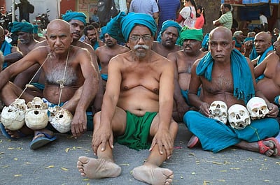 தில்லி விவசாயிகள் போராட்டம்: தமிழக விவசாய அமைச்சர் நேரில் சந்திப்பு ! 