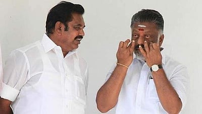 ஆர்.கே.நகரில் தினகரன் வெற்றி பெற்றால் பழனிசாமி மாற்றப்படுவார்: ஓபிஎஸ் அதிரடி