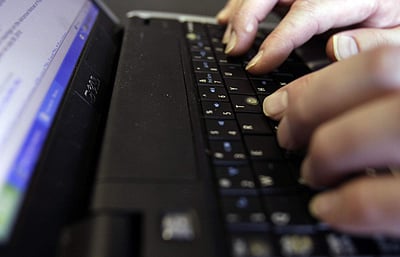 கல்வி நிலையங்களில் பாலியல் குற்றங்கள்: புகார் செய்ய தனி இணையதளம் உருவாக்கும் மஹராஷ்டிரா  அரசு!