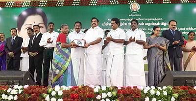 'ஸ்மார்ட் ரேஷன் கார்டு' திட்டம்: முதல்வர் எடப்பாடி பழனிசாமி இன்று தொடங்கி வைத்தார்