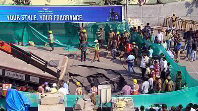 அண்ணா சாலையில் திடீர் பள்ளம்