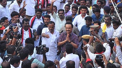 ஆர்.கே. நகரில் அடிப்படை வசதிகள் கூட நிறைவேற்றப்படவில்லை: ஸ்டாலின்