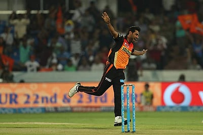 ஐபிஎல்: பெளலிங், பேட்டிங்கில் அசத்தும் ஹைதராபாத் வீரர்கள்!