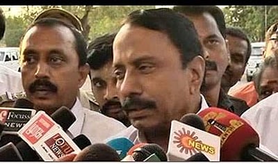 அதிமுக தலைமை அலுவலகத்தில் எம்எல்ஏக்கள் கூட்டத்தை நடத்த முடியாது: செங்கோட்டையன் பேட்டி