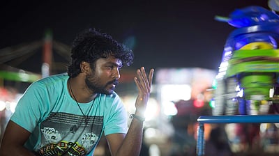 கலகம் செய்யும் இடது கை! பீச்சாங்கை படத்தின் ஒன் லைன் கதை!