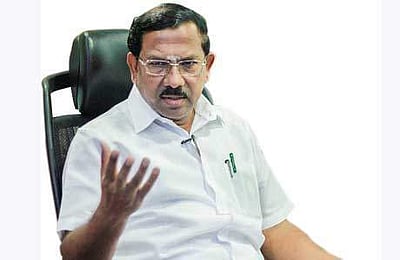 தேசியக் கொடியை அவமதித்த வழக்கு: மாஃபா பாண்டியராஜன் நீதிமன்றத்தில் சரண்