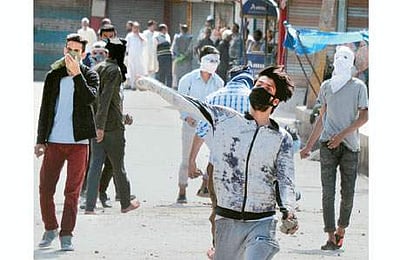 காஷ்மீர்: பிரிவினைவாதிகளுடன் பேச்சு இல்லை: மத்திய அரசு