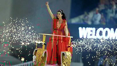 ஐபிஎல் தொடக்க விழாவில் எமி ஜாக்சன் நடனம்