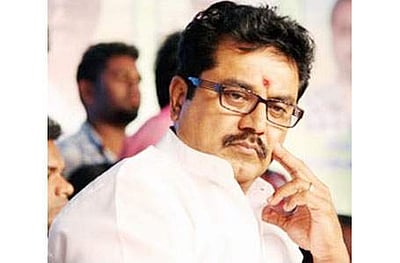 சரத்குமாரிடம் வருமான வரித்துறை 6 மணி நேரம் விசாரணை