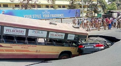 சென்னை ஜெமினி மேம்பாலம் அருகே 'திடீர்' பள்ளம்: பேருந்து, கார் சிக்கி விபத்து!