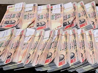 ரூ.4.41 கோடி பழைய ரூபாய் நோட்டுகளுடன் 8 பேர் கைது