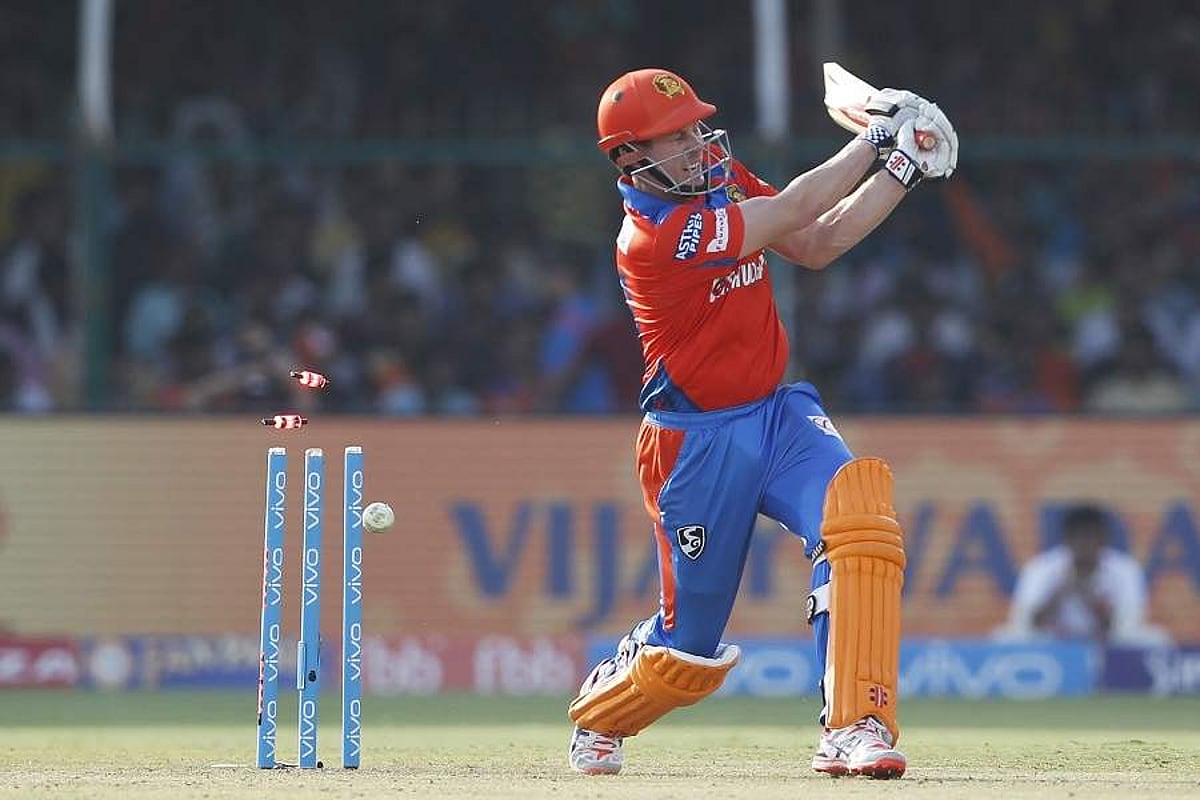 ஐபிஎல்: ஹைதராபாத்துக்கு 155 ரன்கள் இலக்கு!