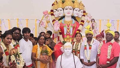 அன்னையர் தினத்தில்  தாய்க்கு கோவில்: அசத்தல் லாரன்ஸ்!