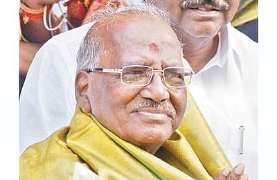 பேச்சுவார்த்தை நடத்த இருவரை நீக்க வேண்டும்