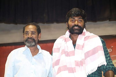 மூத்த திரைப்பட தொழிலாளர்களுக்கு தங்கப்பதக்கம் வழங்கினார் விஜய் சேதுபதி!