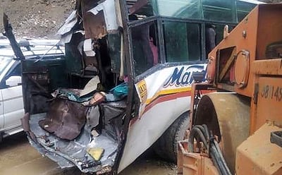 உத்ரகண்டில் பேருந்து மீது பாறை விழுந்து விபத்து: 5 பேர் பலி