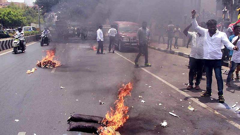 ஏன் தமிழகத்துக்கு இந்த நிலை? எங்களை வாழவிடுங்கள்!