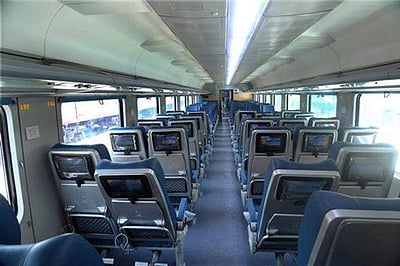 மணிக்கு 200 கி.மீ. வரை செல்லக் கூடிய அதிவேக தேஜாஸ் ரயில்!