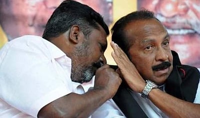 வைகோவுடன் தொல். திருமாவளவன் திடீர் சந்திப்பு