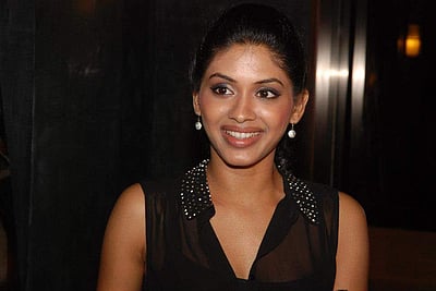 காலா திரைப்படத்தில் ஒப்பந்தமாகிறார் பாலிவுட் நடிகை அஞ்சலி படீல்