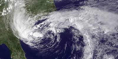 வங்க தேசத்தை தாக்கியது மோரா புயல்: 3 லட்சம் மக்கள் பாதுகாப்பான இடங்களில் தங்கவைப்பு