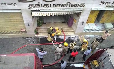 சென்னை சில்க்ஸ் துணிக்கடையில் தீ விபத்து: அபாயகரமான பகுதியாக அறிவிப்பு