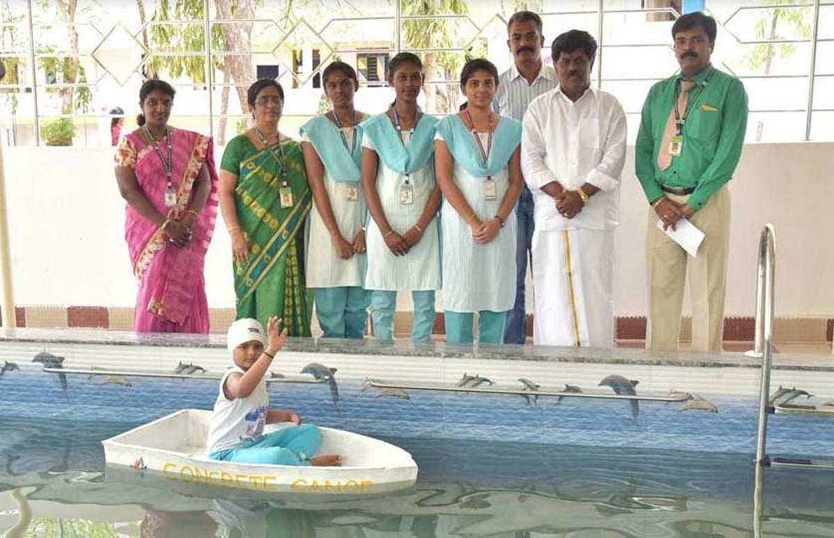 மிதக்கும் கான்கிரீட் படகு: வி.பி.எம்.எம். மாணவிகள் வடிவமைப்பு