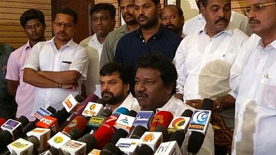 குடியரசுத் தலைவர் தேர்தலில் சசிகலாவின் முடிவுக்கு கட்டுப்படுவேன்: கருணாஸ்