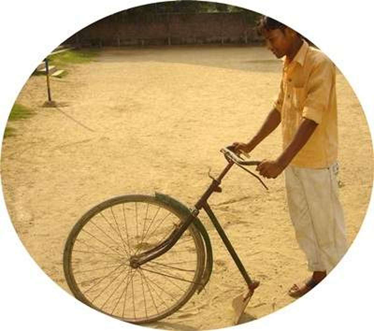 பள்ளி மாணவர்களின் இரக்க சிந்தனையில் உருவான சைக்கிள் ஏர் கலப்பை பரிசு வென்ற கதை!