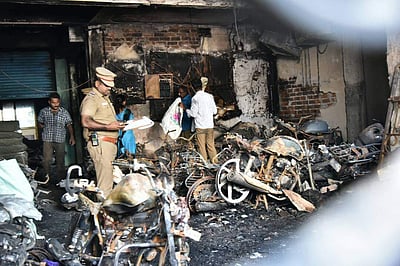 வடபழனி குடியிருப்பில் தீ விபத்து: அது அங்கீகாரம் பெறாத கட்டிடம் என்று மாநகராட்சி தகவல்!  