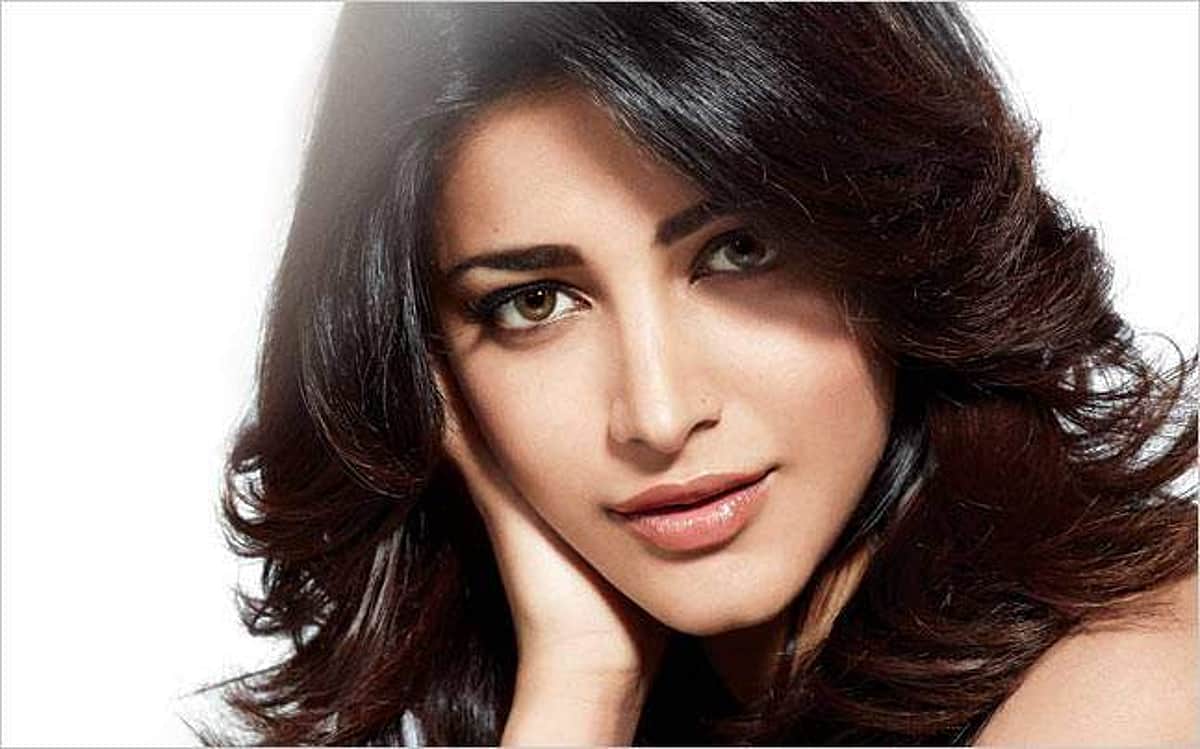 கேன்ஸ் சிவப்புக் கம்பள வரவேற்பு நிகழ்வில் ஷ்ருதி ஹாசன்!