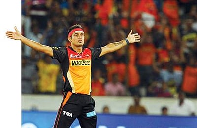 ஷிகர் தவன் அதிரடி; மும்பையை வீழ்த்தியது ஹைதராபாத்