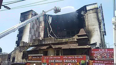 சென்னை சில்க்ஸ் கட்டடத்தை இடிக்கும் பணி 2 வது நாளாக தொடர்கிறது